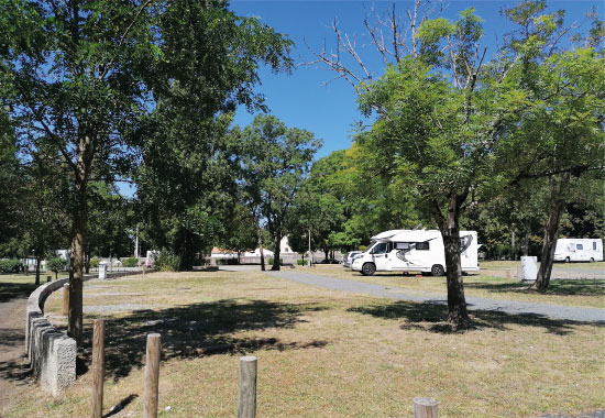 aire_camping_car_park_tonnay_charente