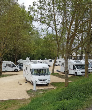 borne_electrique_aire_camping_car_park
