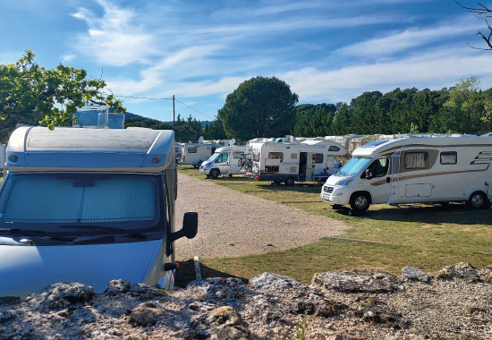 Comment fonctionne une aire pour camping-cars ?