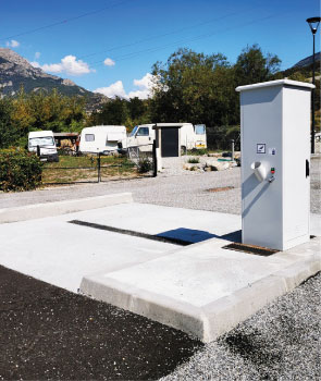borne de services pour camping-cars
