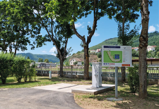 borne de services pour camping-cars