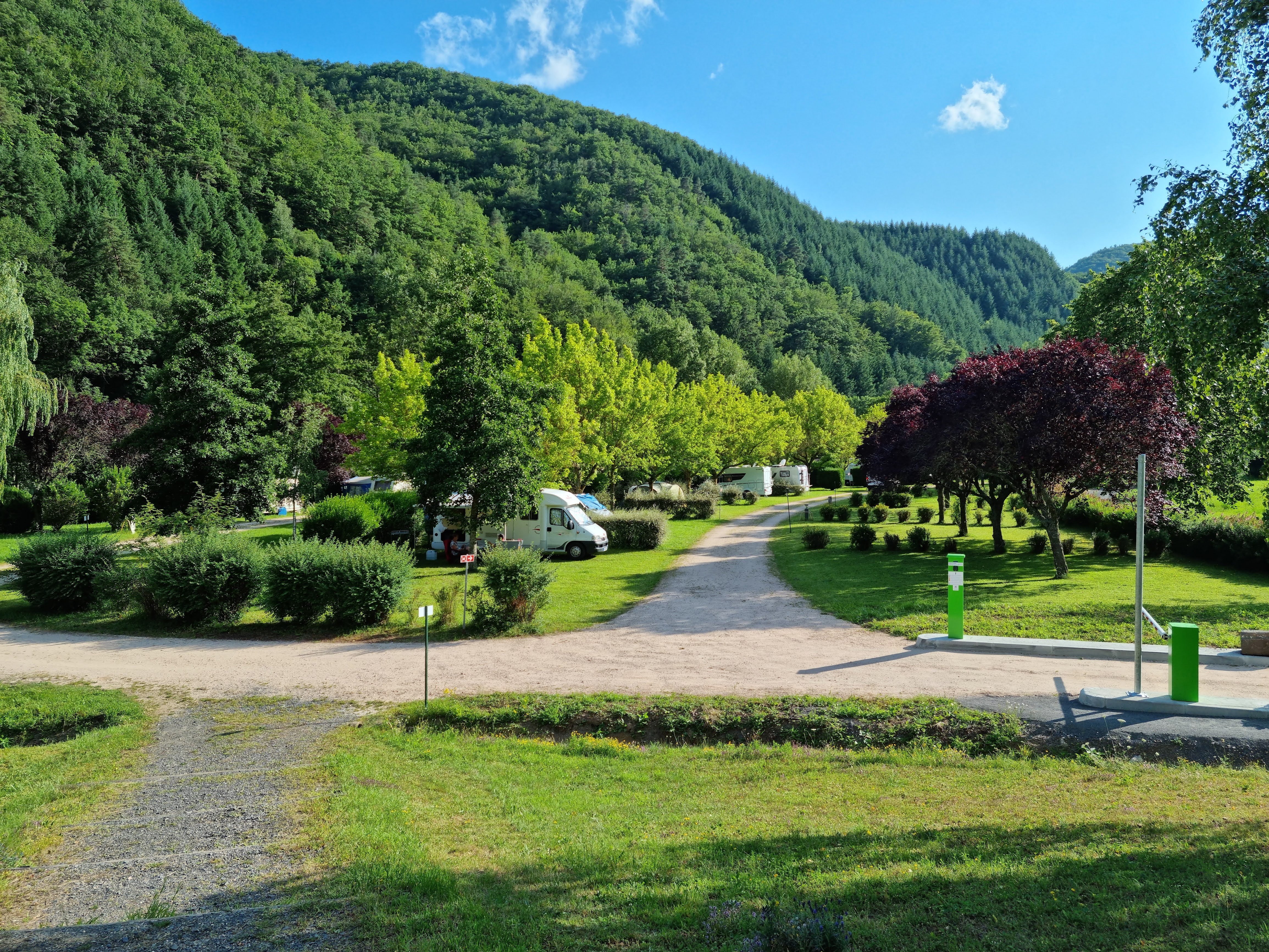 Ferrières-Saint-Mary : un petit village, une grande stratégie touristique